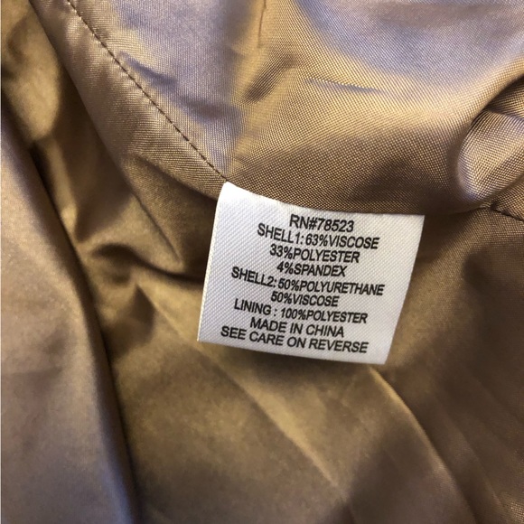 Beautiful, classic coat with some edge - Picture 12 of 12